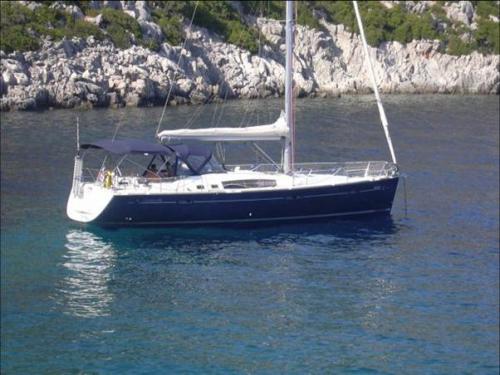 Sailing yacht Oceanis 46 for rent in Port Lavrio