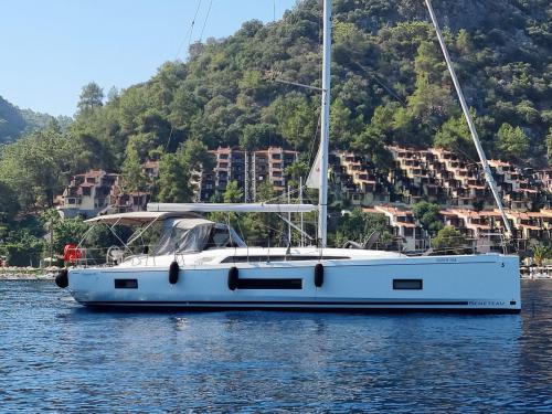 Yacht Oceanis 46.1 available for charter in Fethiye