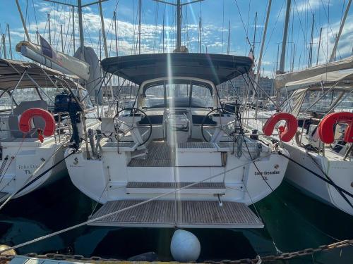 Yacht Oceanis 46.1 for rent in Bandol
