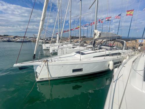 Segelboot Oceanis 46.1 chartern in Marina Bandol lsland