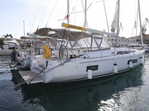 Segelboot Oceanis 46.1 chartern in SCT Marina Trogir