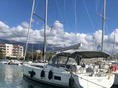 Sailing boat Oceanis 46.1 for rent in Lefkas