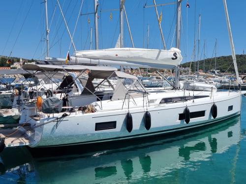 Segelyacht Oceanis 46.1 Yachtcharter in Rogoznica
