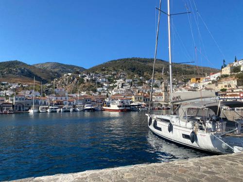 Segelyacht Oceanis 46.1 chartern in Athen