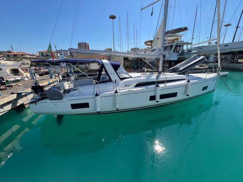 Sailing boat Oceanis 46.1 available for charter in Rosignano Solvay
