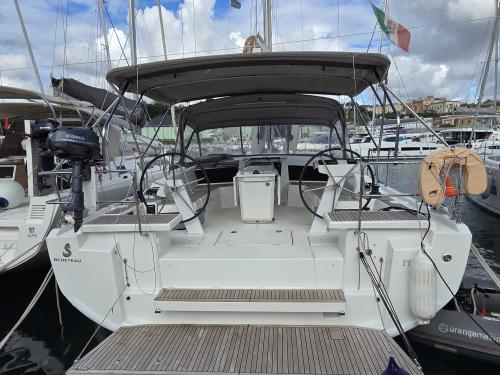 Sailboat Oceanis 46.1 for hire in Marina di Pozzuoli