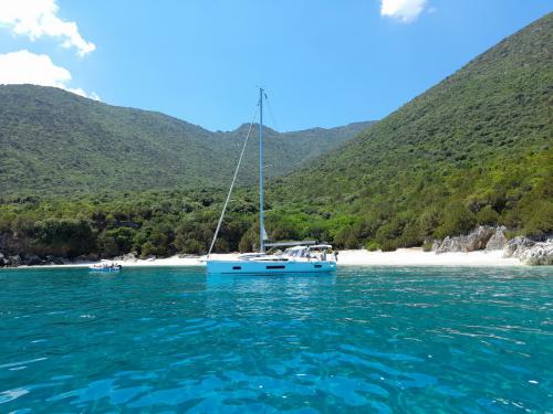 Yacht Oceanis 46.1 for charter in Lavrio