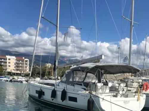 Sailboat Oceanis 46.1 for rent in Lefkas
