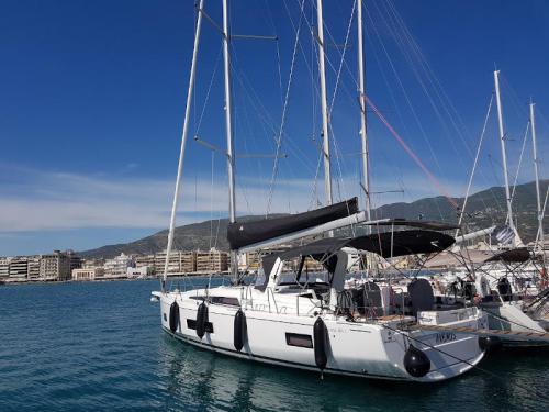 Segelboot Oceanis 46.1 chartern in Volos