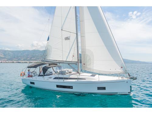 Sailing yacht Oceanis 46.1 for rent in Gouvia
