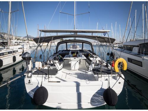 Yacht Oceanis 46.1 available for charter in Athens