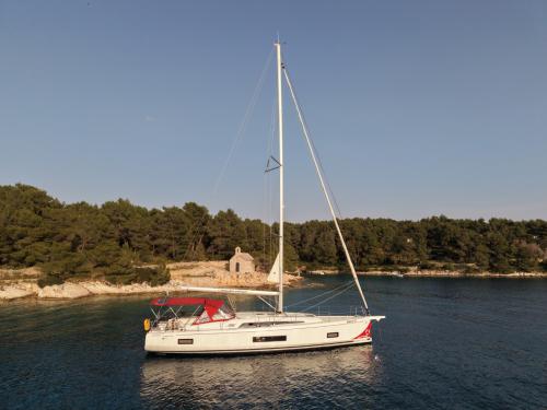 Segelyacht Oceanis 46.1 chartern in ACI Marina Split