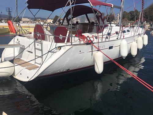 Sailing yacht Oceanis 473 available for charter in Marina Eleusis