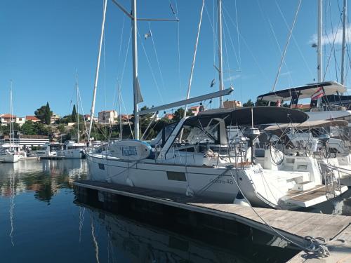 Segelyacht Oceanis 48 Yachtcharter in Sibenik