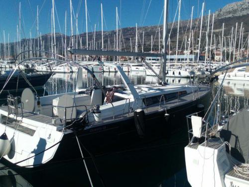 Yacht Oceanis 48 for rent in Seget