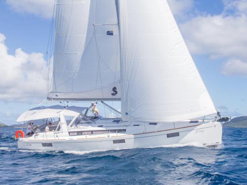 Segelyacht Oceanis 48 chartern in Road Town