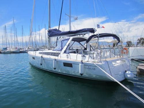 Sailing yacht Oceanis 48 for hire in Alimos Marina Kalamaki