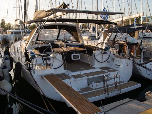 Yacht Oceanis 48 Yachtcharter in Sfagia Harbour