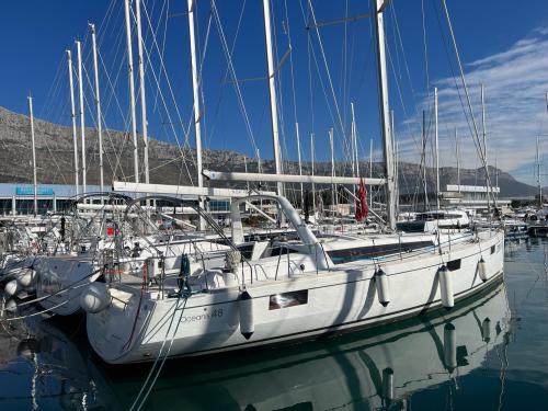 Yacht Oceanis 48 Yachtcharter in Kastela