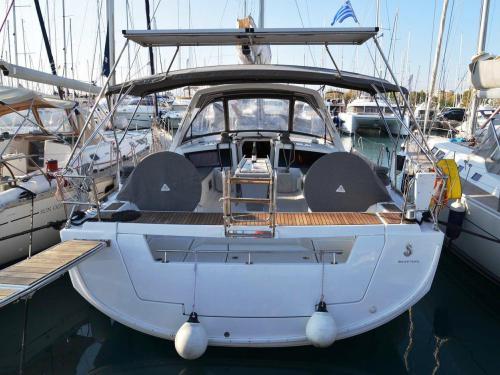 Sailing yacht Oceanis 48 for rent in Lavrio