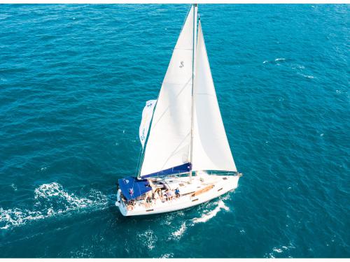 Sailing boat Oceanis 48 available for charter in Kastel Gomilica