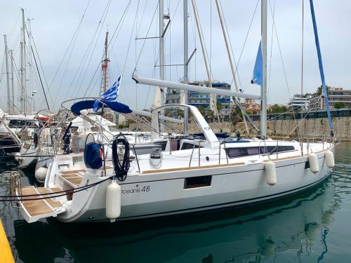 Sailing yacht Oceanis 48 for hire in Alimos Marina Kalamaki