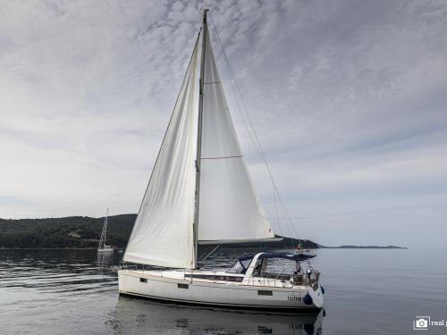 Sailing boat Oceanis 48 for rent in Marina di Scarlino