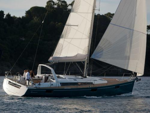 Sailing yacht Oceanis 48 for rent in Grand Harbour Marina
