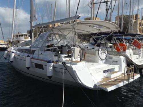 Segelyacht Oceanis 48 chartern in Birgu