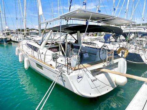 Segelyacht Oceanis 48 chartern in Marina Dalmacija