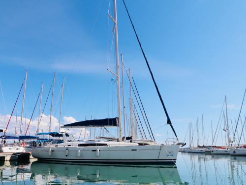 Yacht Oceanis 50 for rent in Kastela