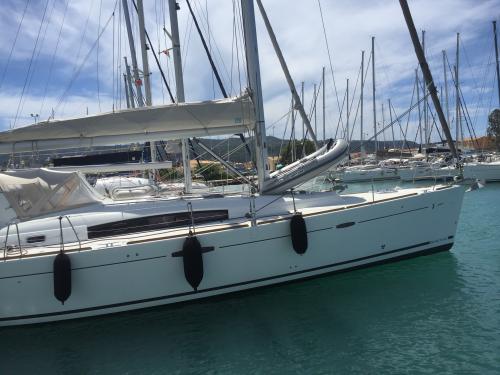 Sailing boat Oceanis 50 Family for rent in Lefkas Marina