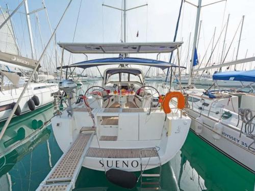 Yacht Oceanis 50 Family chartern in Athen