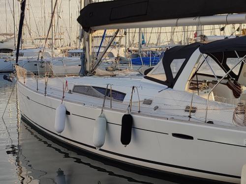 Segelyacht Oceanis 50 Family chartern in Marina Alimos Kalamaki