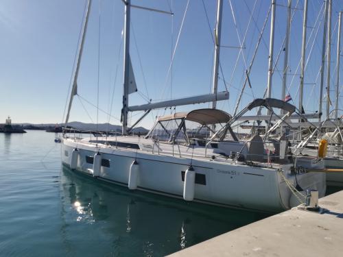 Yacht Oceanis 51.1 for charter in Sukosan Bibinje