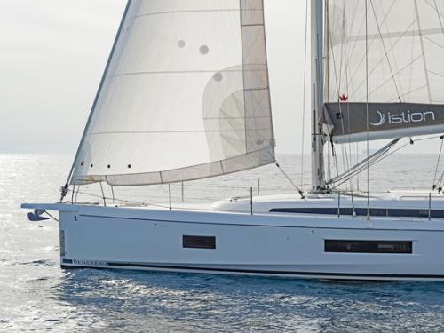 Yacht Oceanis 51.1 available for charter in Athens