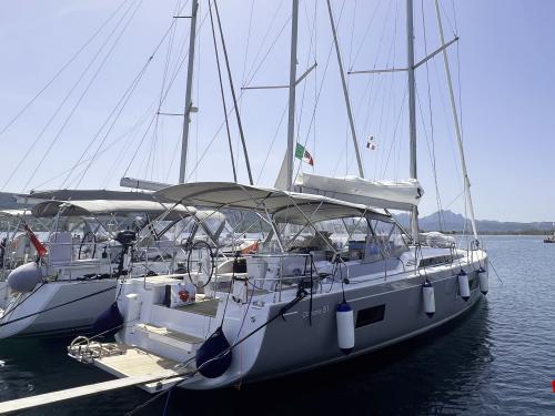 Sailboat Oceanis 51.1 for charter in Cannigione