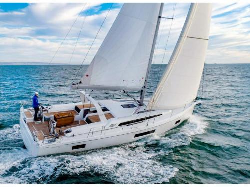Yacht Oceanis 51.1 for hire in Athens