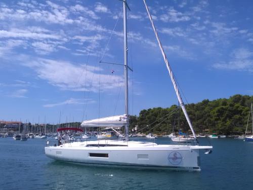 Sailboat Oceanis 51.1 for charter in Pomer