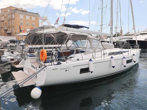 Yacht Oceanis 51.1 chartern in Zadar