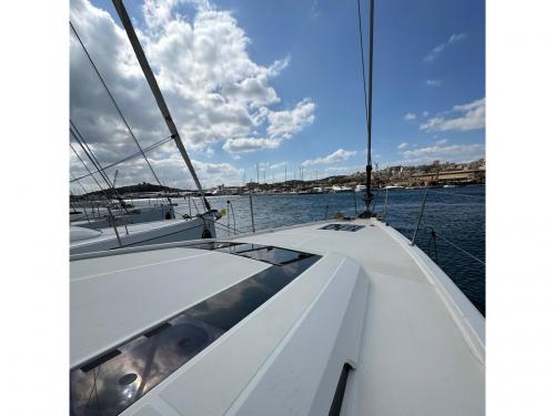 Sailing yacht Oceanis 51.1 for hire in Athens