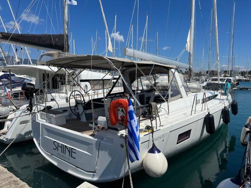 Sailing boat Oceanis 51.1 for hire in Gouvia
