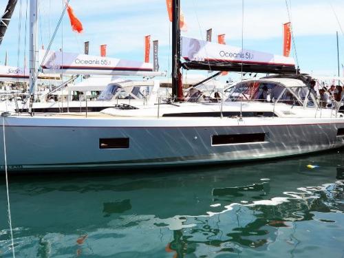 Yacht Oceanis 51.1 available for charter in Alimos Marina Kalamaki