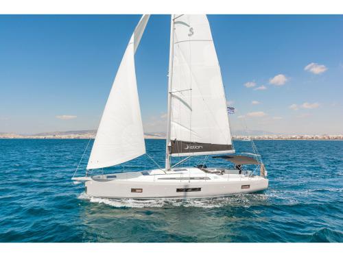 Yacht Oceanis 51.1 available for charter in Rhodes Marina