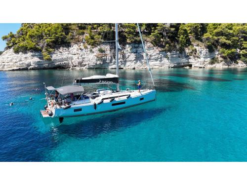 Sailing yacht Oceanis 51.1 available for charter in Volos