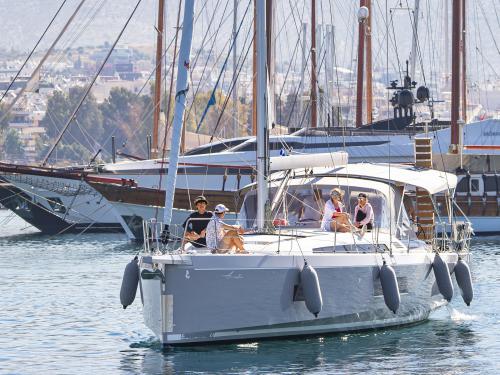 Segelyacht Oceanis 51.1 chartern in Tourlos Marina