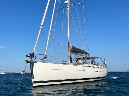 Yacht Oceanis 523 Clipper for rent in Cagliari