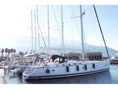 Sailing yacht Oceanis 523 for rent in Castellammare di Stabia