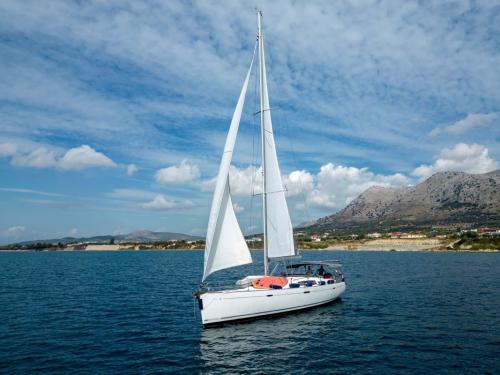 Yacht Oceanis 54 for hire in Palairos