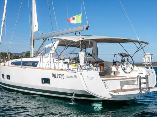Sailboat Oceanis 55 for charter in Marina di Portisco